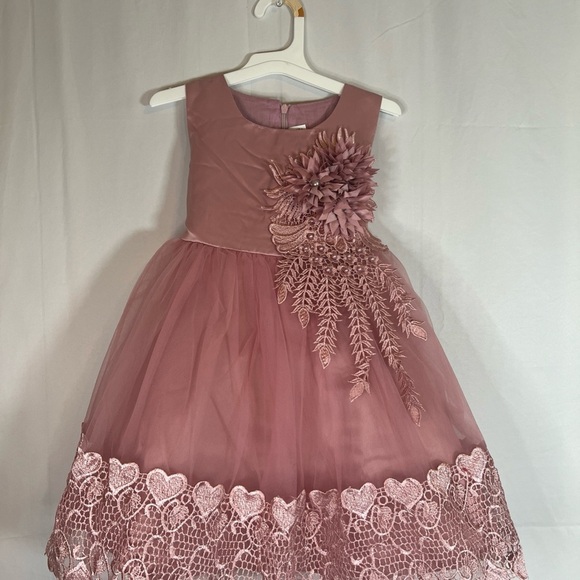 Elegant Pink Kids Dress with Floral Design - Picture 1 of 10